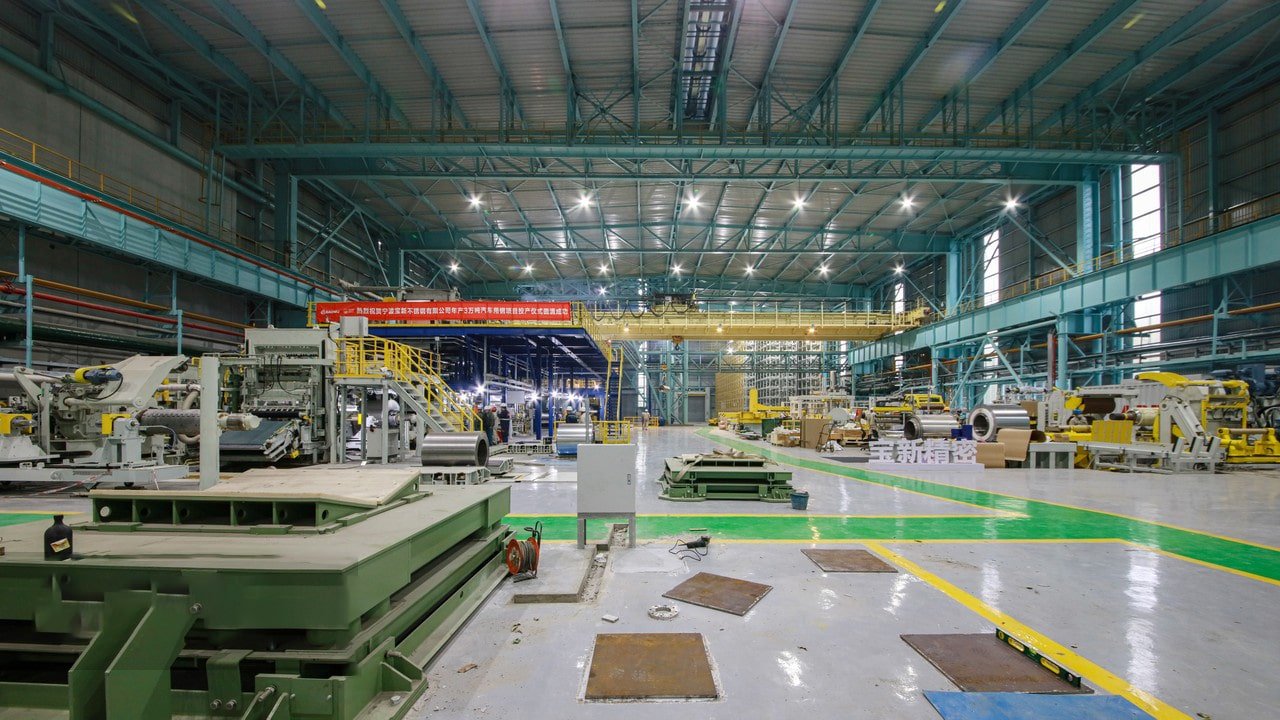 Hot rolled steel pipes cooling, manufacturing plant production line