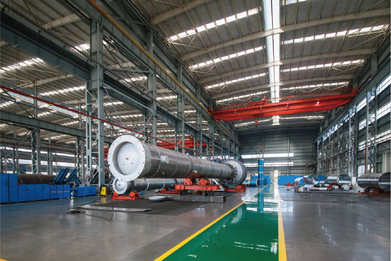Laser cutting machine sparks during stainless steel tube precision processing at MFY factory