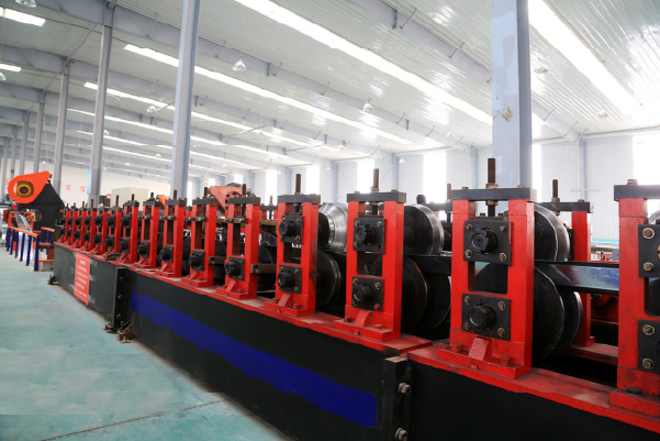 Chain-driven pipe forming line used in MFY's stainless tube production facility