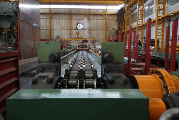 Cold roll forming equipment for stainless steel pipes with red supports at MFY plant