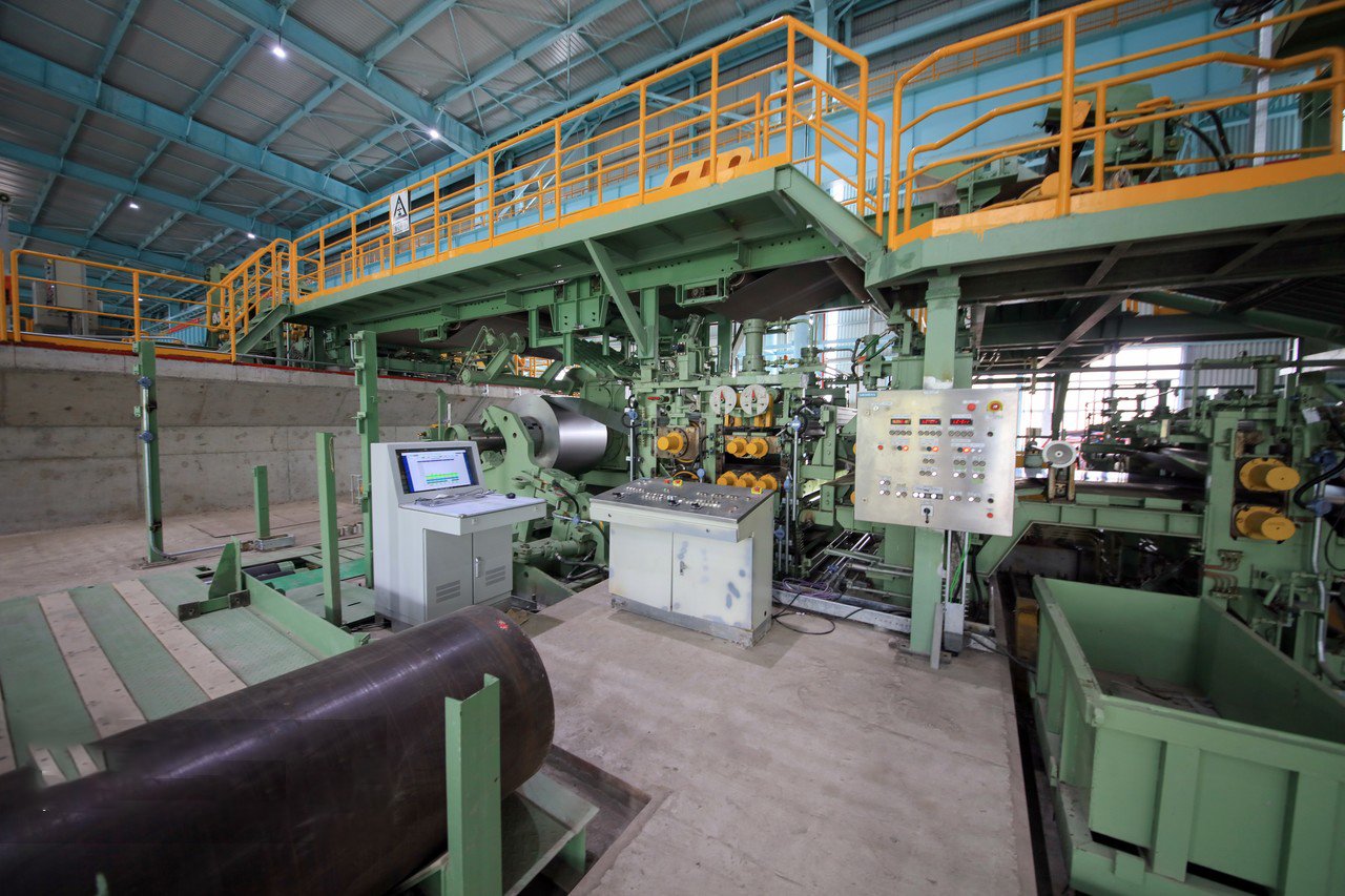 Bright annealed stainless steel coil at MFY factory in green equipment environment